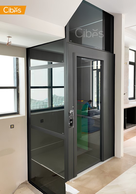 Thang máy đặt góc nhà giúp tiết kiệm diện tích tối đa