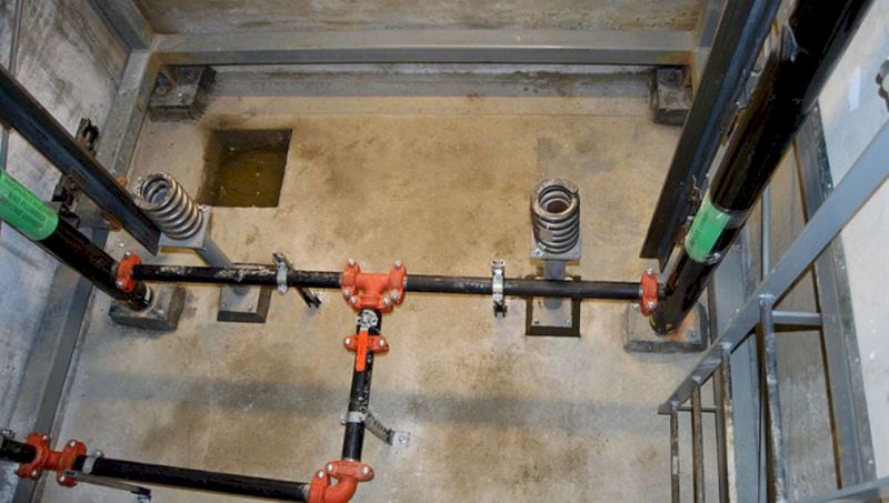 Giảm chấn được lắp cố định trên sàn hố pit