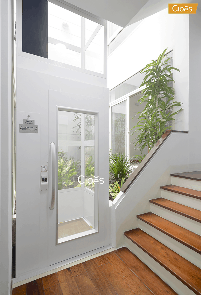 Sản phẩm Cibes A4000 với sắc trắng tinh khôi được lắp đặt giữa giếng trời
