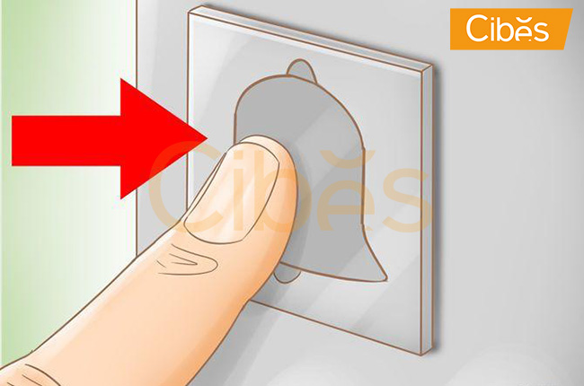 Cần để ý nút báo khẩn khi sử dụng thang để khi khẩn cấp có thể bình tĩnh bấm theo chỉ dẫn