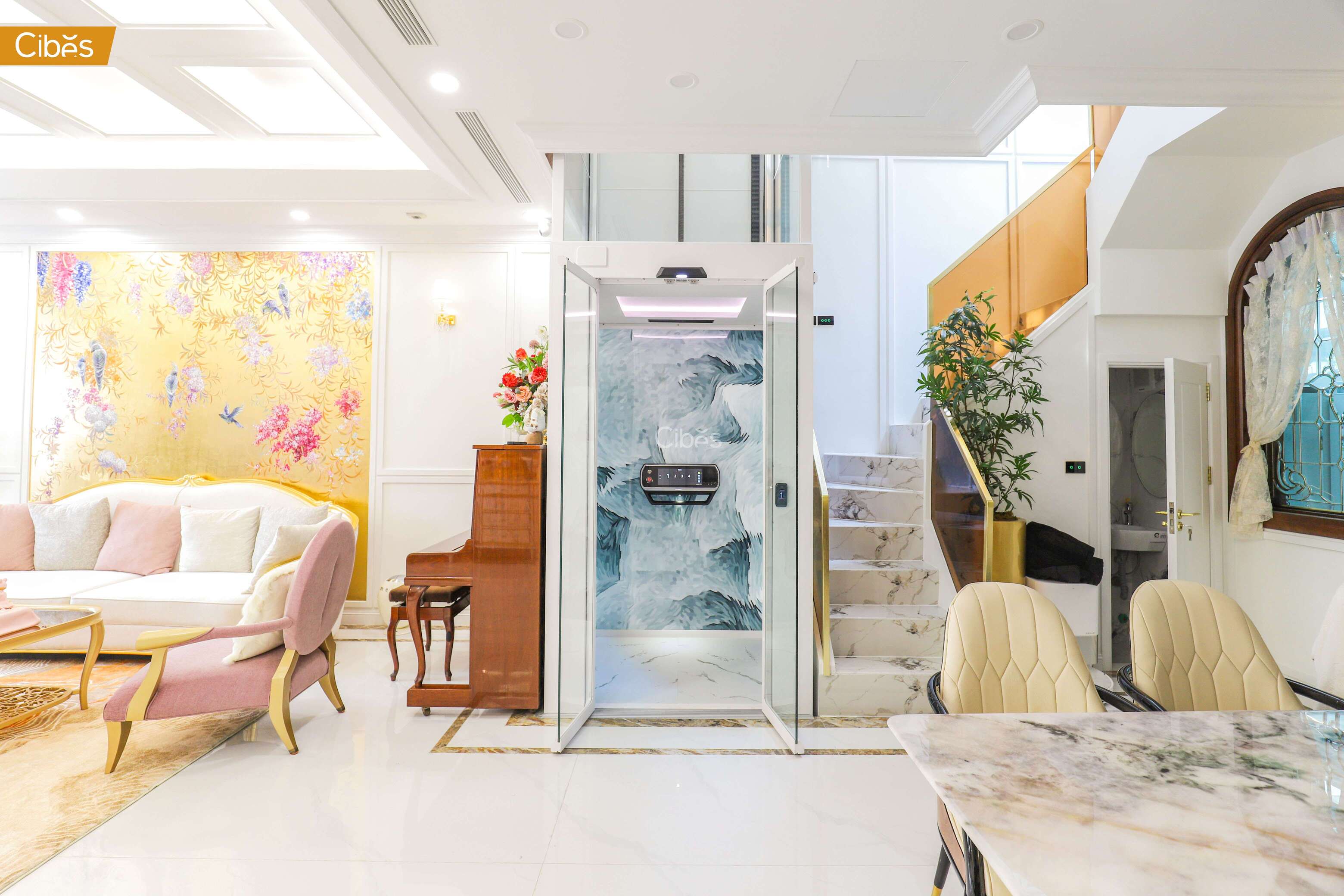 Thang máy Cibes V90 Galaxy đặt cạnh thang bộ trong biệt thự KĐT Vinhomes Riverside