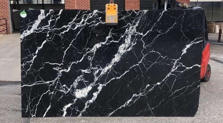 Marble Black White với gam màu đen huyền bí, cuốn hút