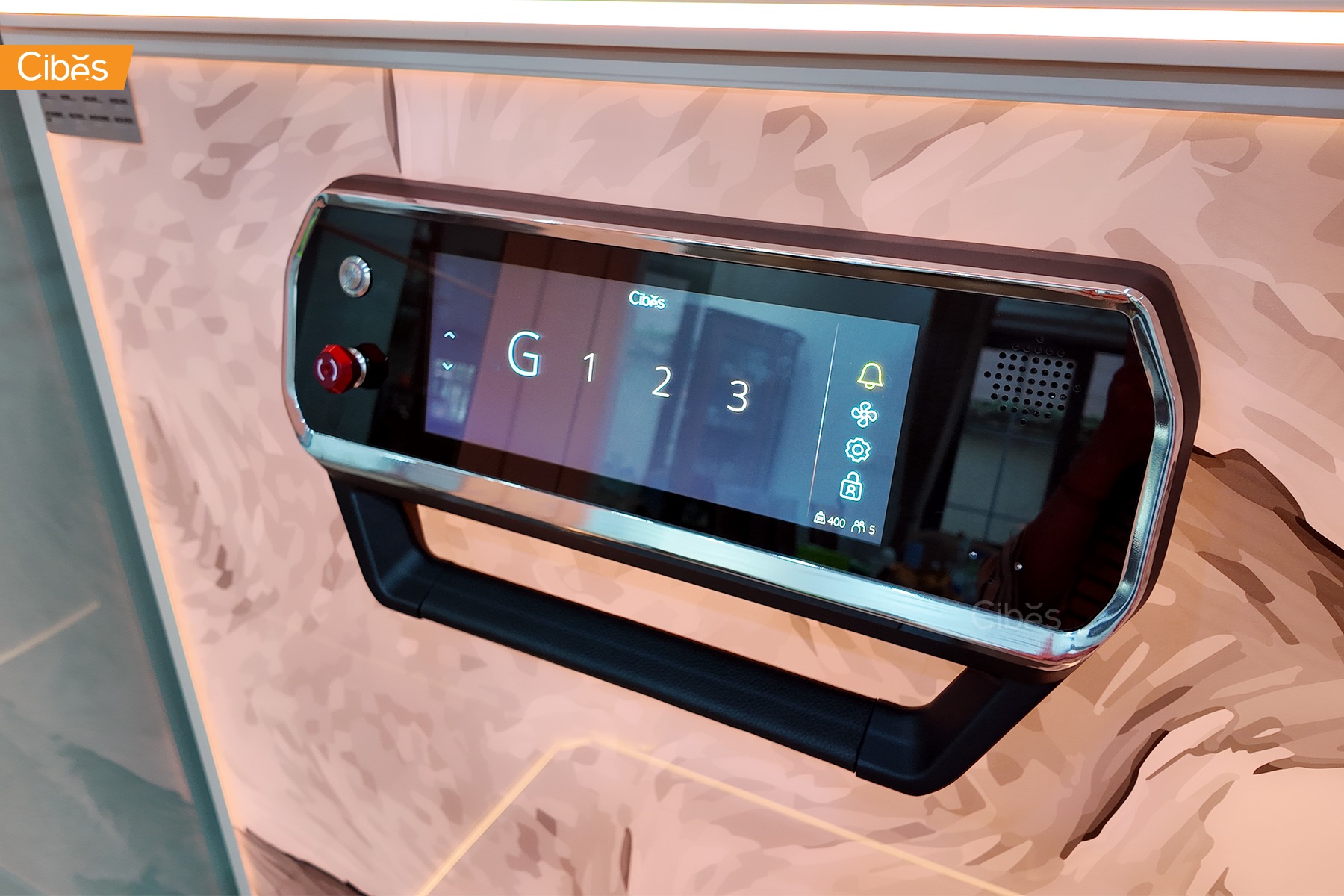 Bảng điều khiển thang máy Cibes tích hợp nhiều tính năng an toàn