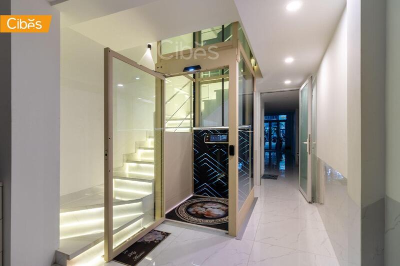 Voyager Galaxy trang bị hệ thống đèn đổi màu độc đáo