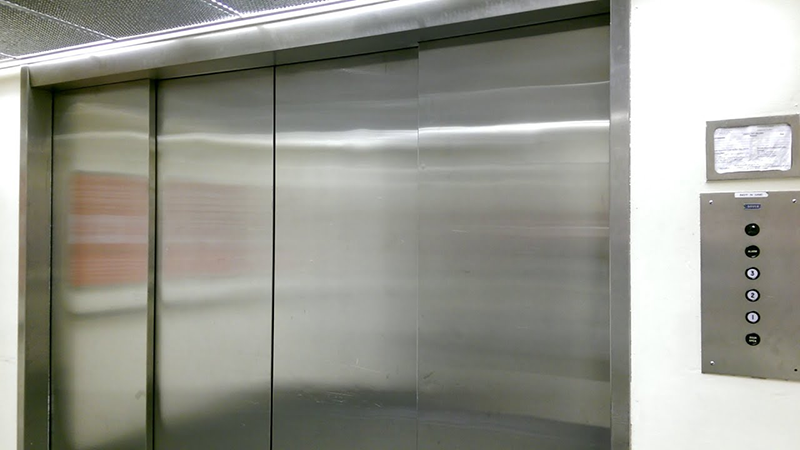 Cửa lùa thang máy 4 cánh có đa dạng tùy chọn mở cửa cho gia chủ cài đặt theo mong muốn