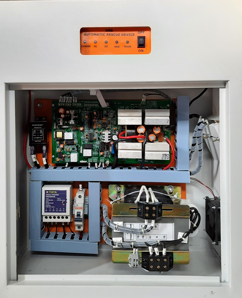 Hệ thống cứu hộ tự động ARD giúp bạn ra khỏi cabin thang máy an toàn khi mất điện đột ngột