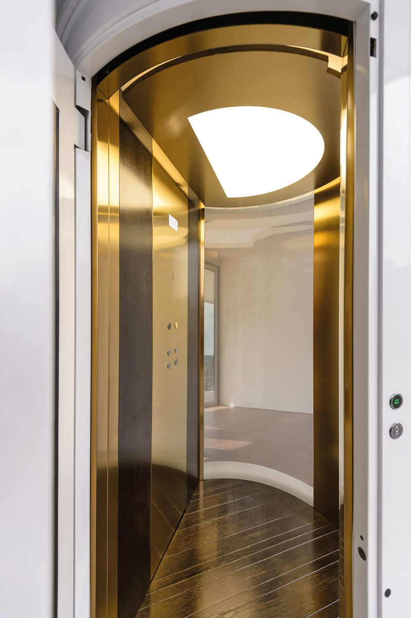 Lắp đặt gương thang máy hỗ trợ khuếch tán ánh sáng rộng hơn trong thang máy
