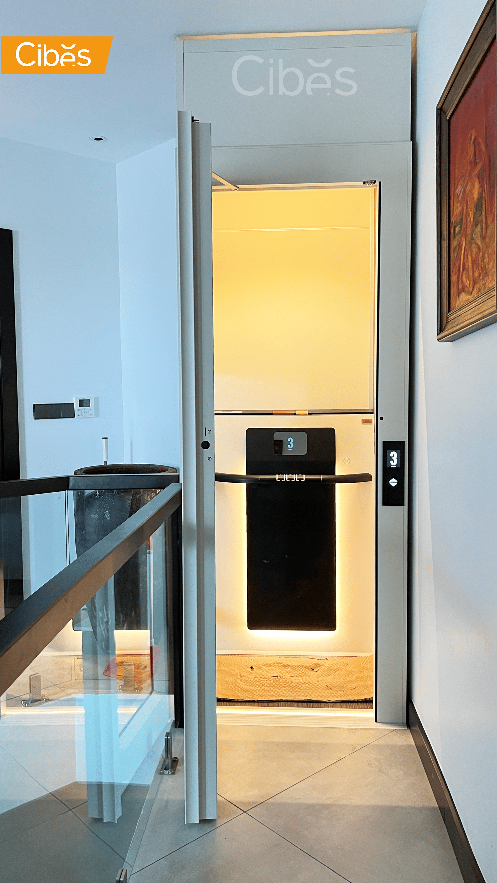 Thang máy gia đình Cibes Air kích thước nhỏ gọn lắp đặt trong không gian penthouse