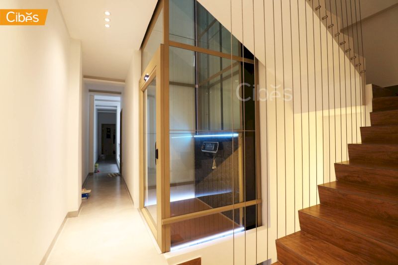 Sự kết hợp hoàn hảo của công nghệ thông minh và vẻ đẹp thẩm mỹ của thang máy Cibes Voyager V80i Galaxy