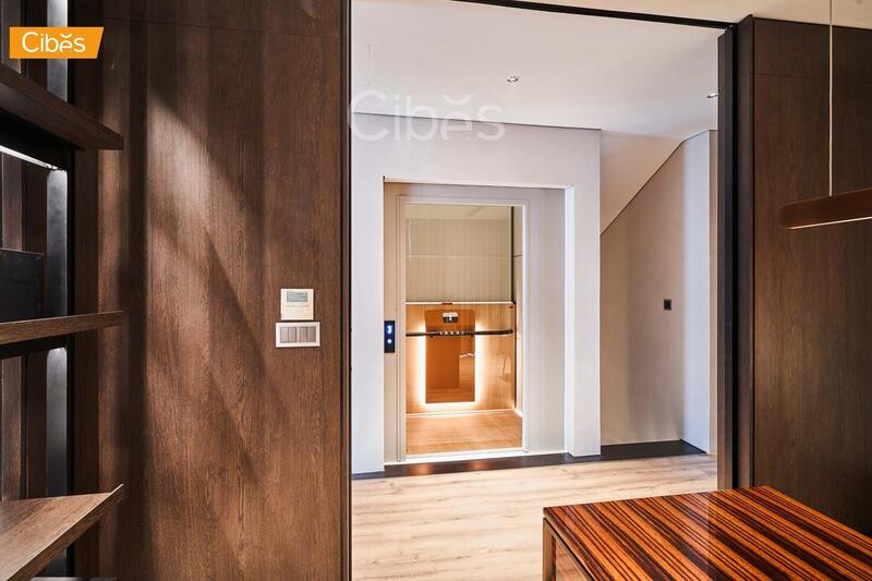 Ấm áp và thân thuộc với mẫu thang máy Cibes Air Wood có thiết kế vô cùng tinh tế.