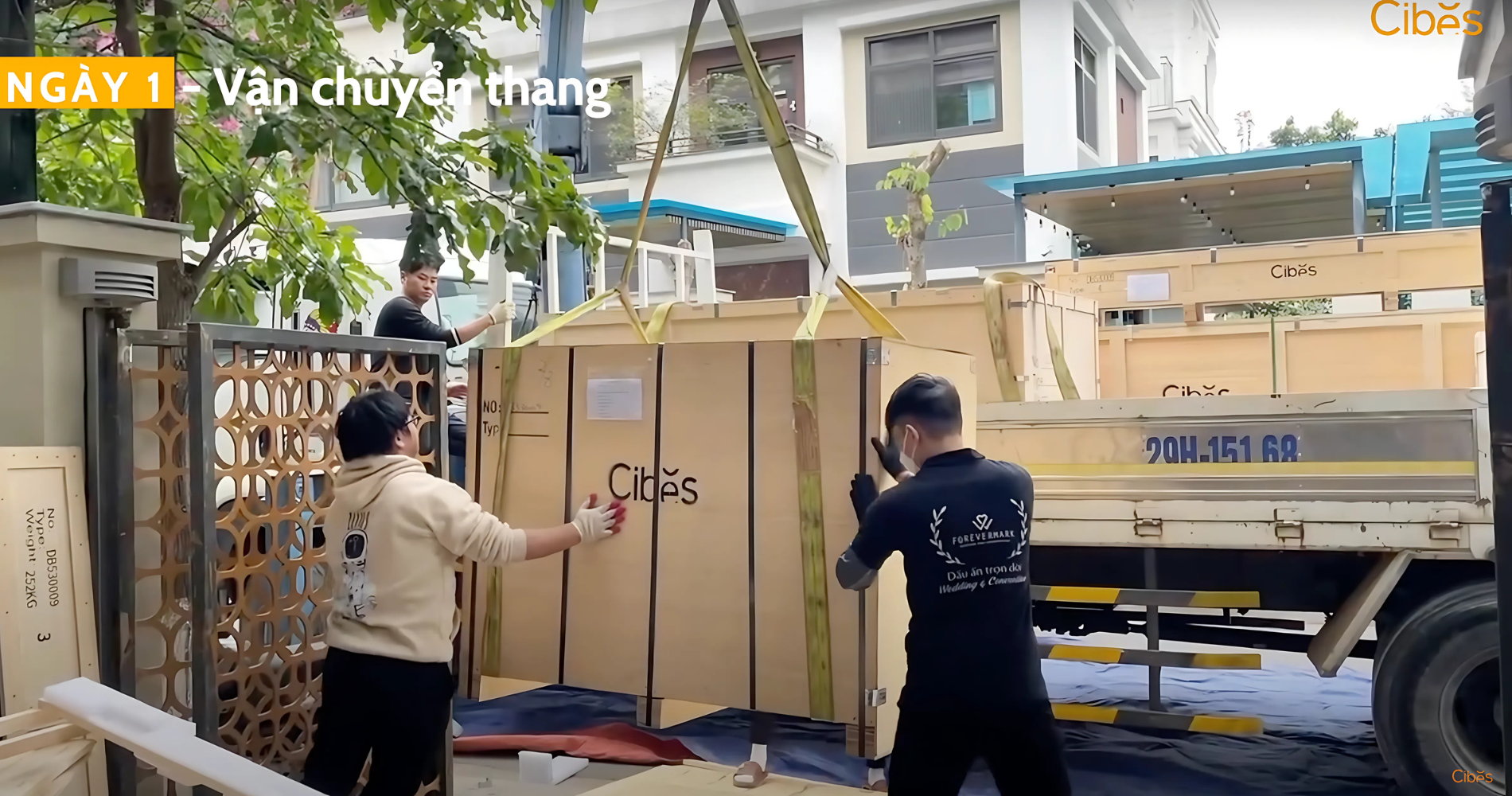 Toàn bộ linh kiện thang máy Cibes đã được vận chuyển cẩn thận đến công trình thi công